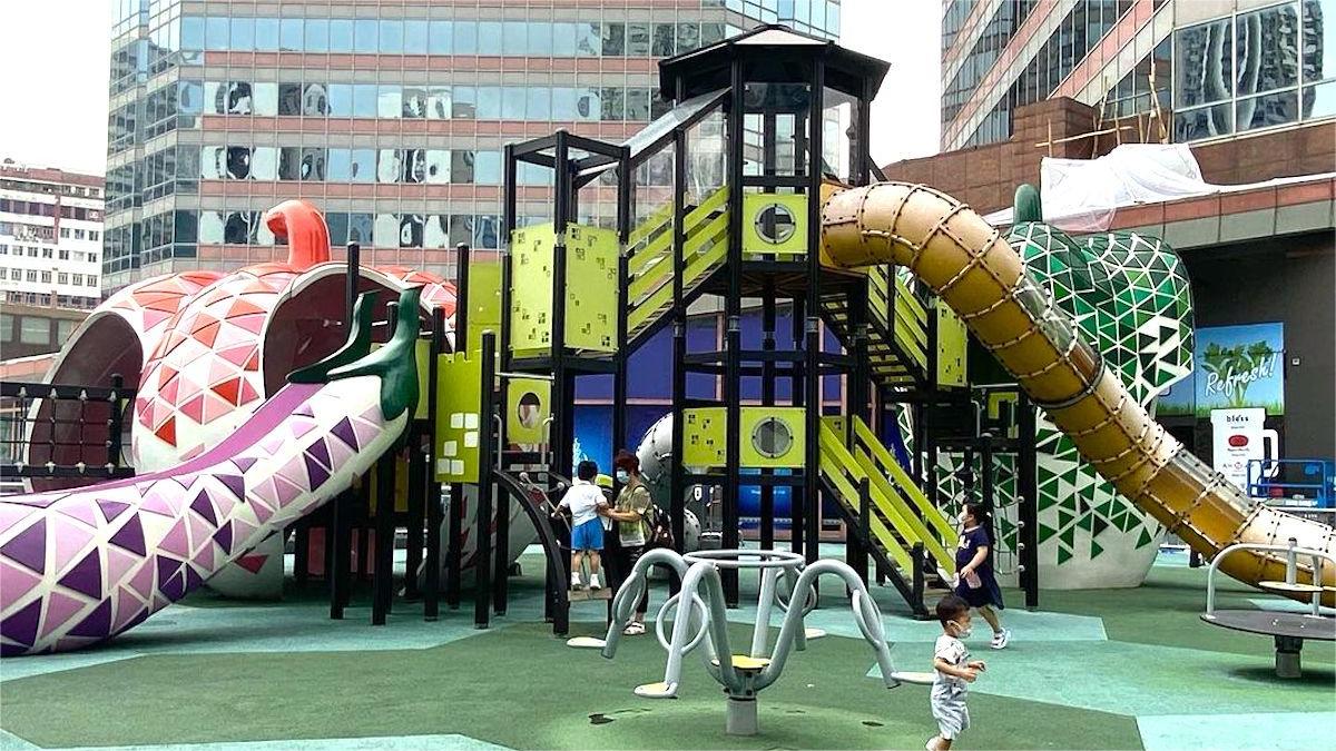 family-coolest-outdoor-playgrounds-hong-kong-metroplaza-fun-park.jpg